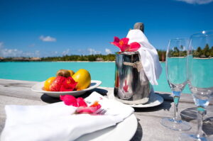 Bora Bora underwater bungalows - champagne