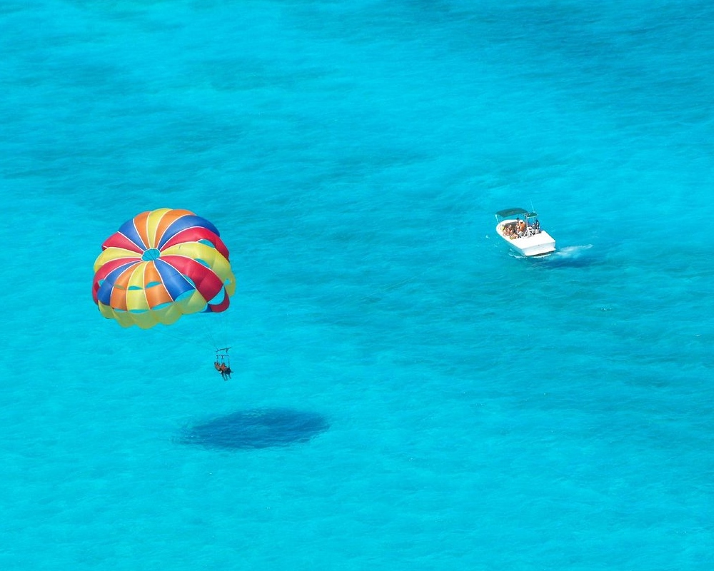 turks and caicos parasailing